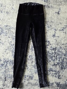 lululemon black velvet leggings - size 6